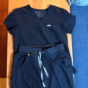 FIGS Black Technical Collection Scrub Set